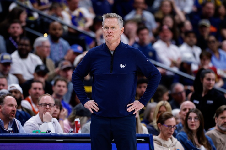 科尔:如今NBA很难靠单一技能生存 球员至少得会运传投&阅读比赛