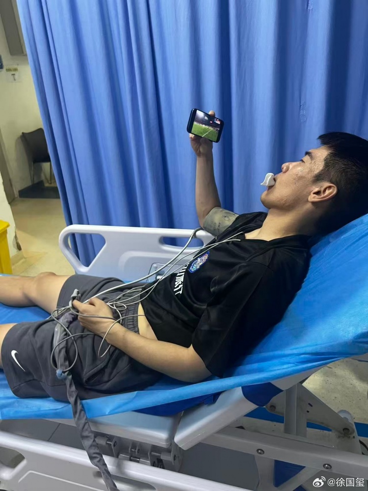 硬汉！被踢掉门牙+牙槽骨骨折，津门虎队长王秋明仍替补出战河南