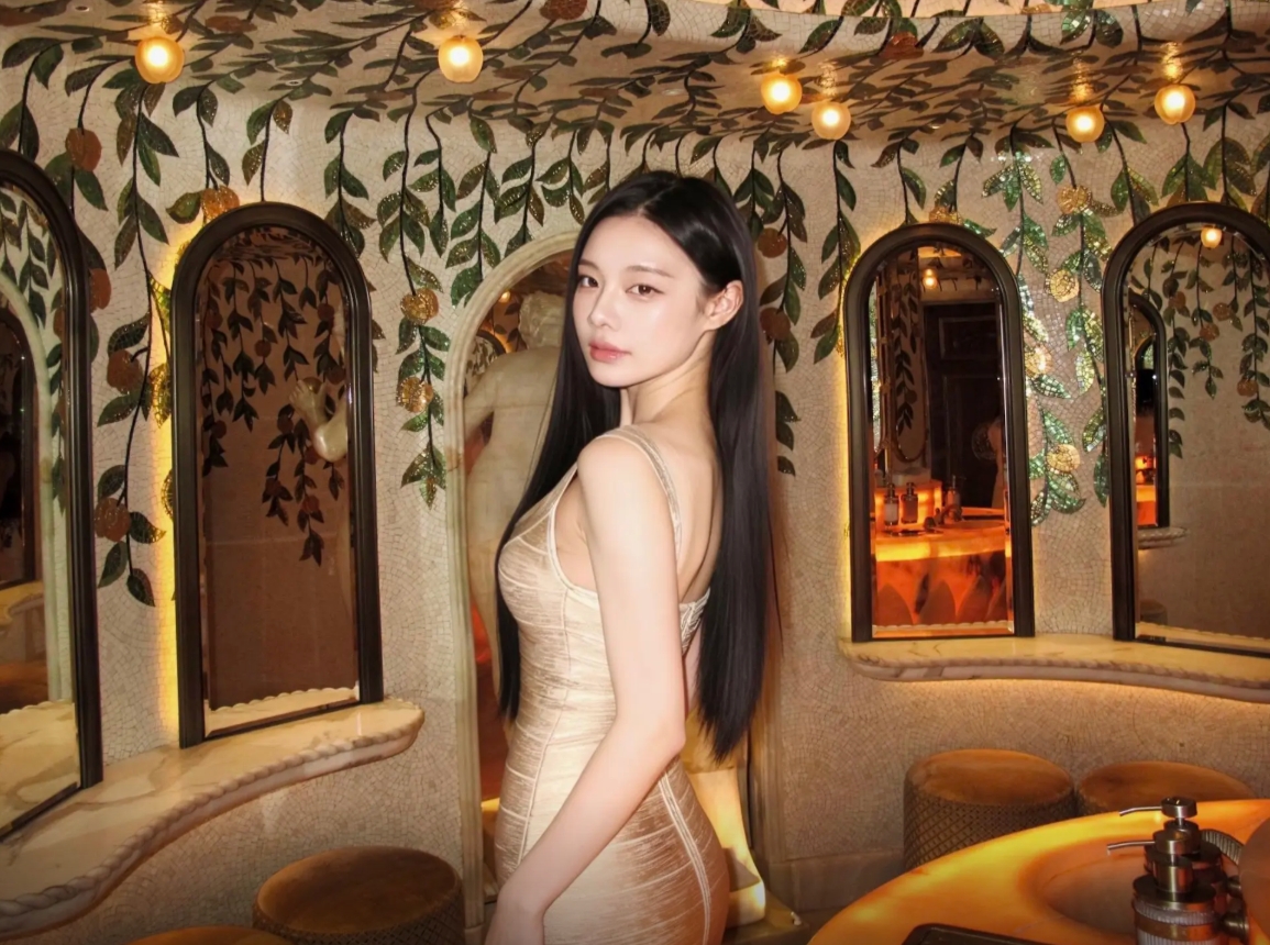 向余望女友：我没有整容 和向余望是在彼此单身时认识的 不要造谣
